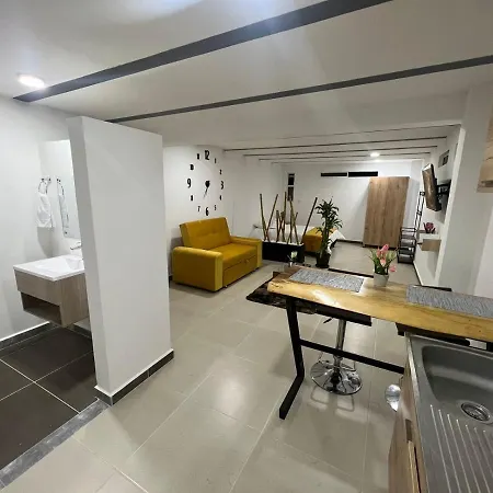 Apartaestudios Las Astromelias Armenia Exterior photo